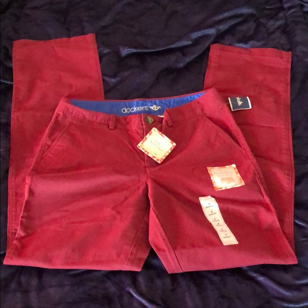 Women’s size 4M Soft Khaki Dockers